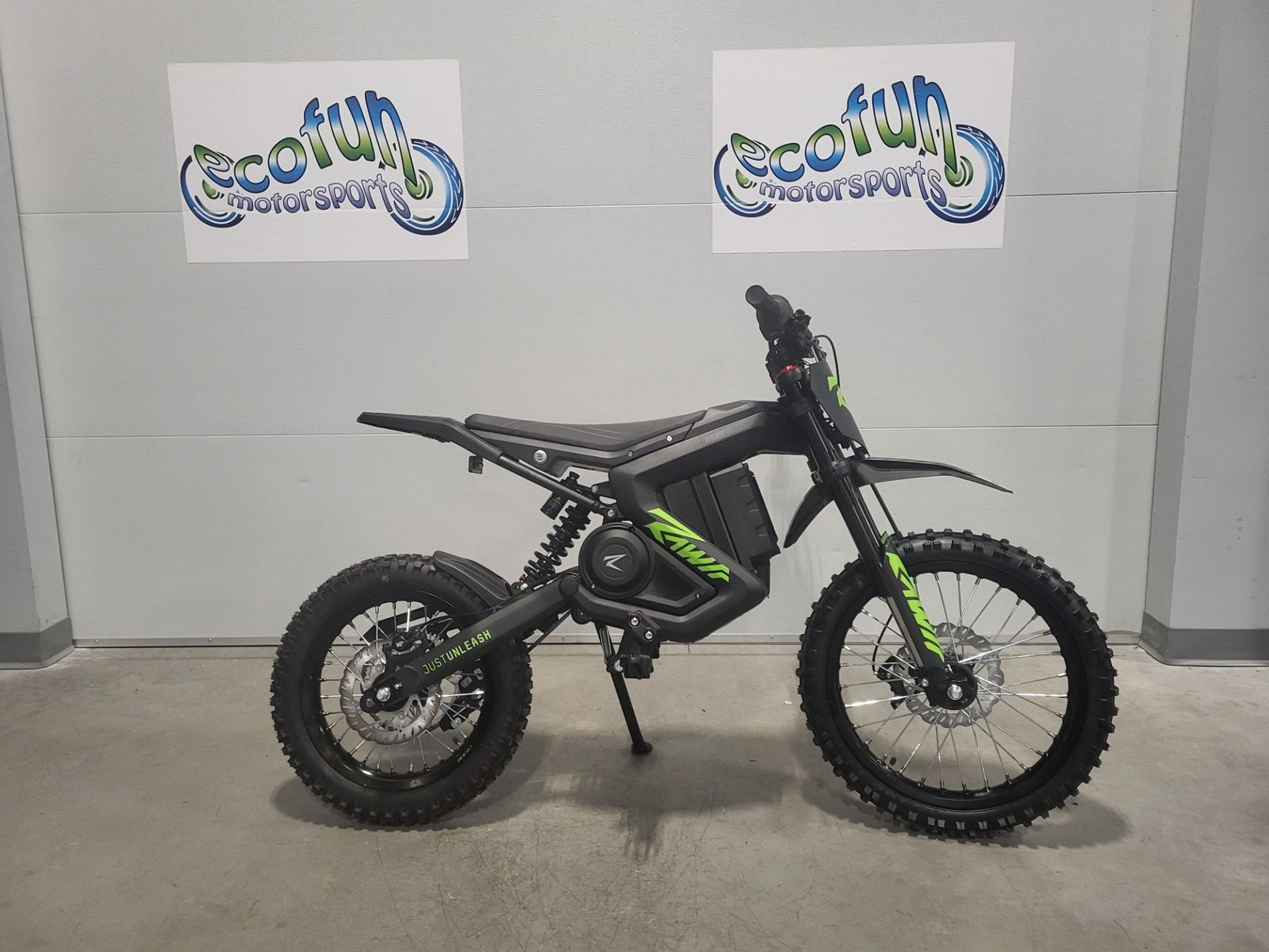 Rawrr Mantis Mini R17 2025